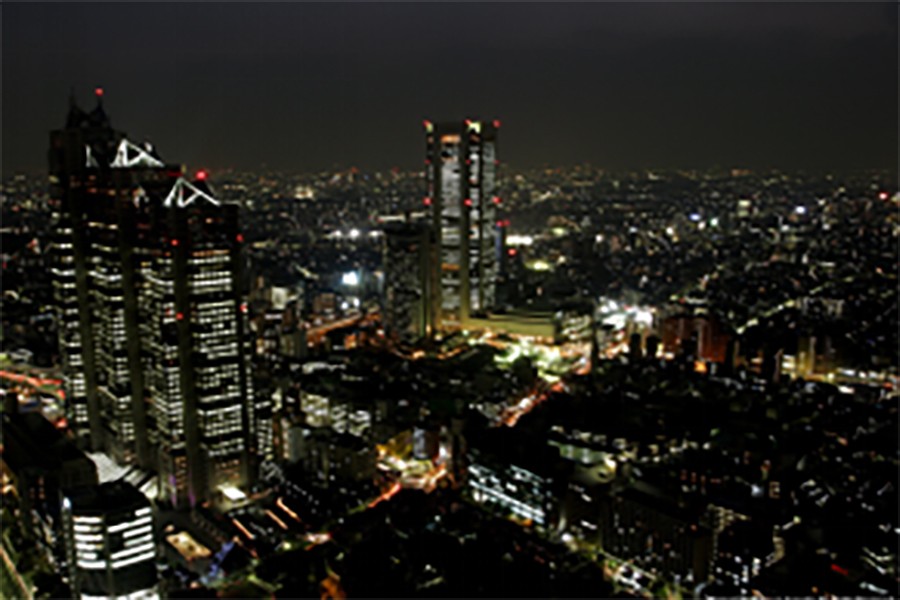 高樓夜景紅光奪目，你可知它們用處不小？